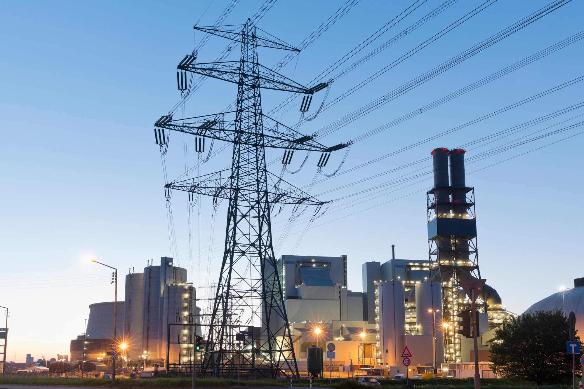 Germany, Hamburg, Coal-fired Power Plant Moorburg in the evening